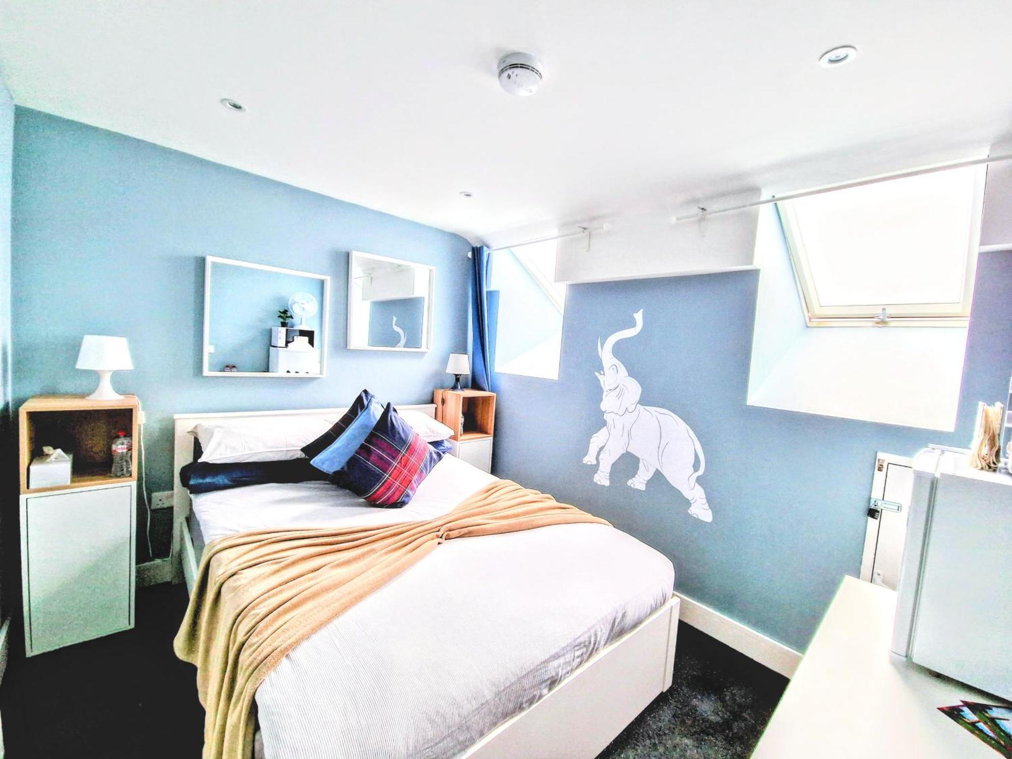 Blue Elephant Room! Lucan Eksteriør bilde