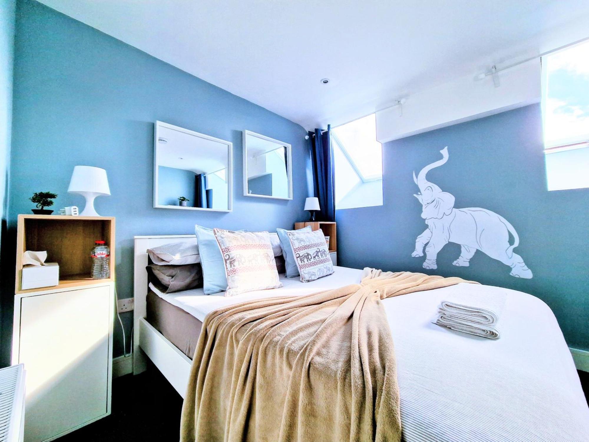 Blue Elephant Room! Lucan Eksteriør bilde